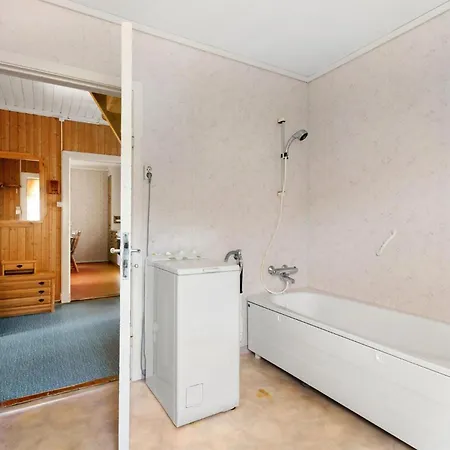 5 Bedroom Cozy In Holiday home Strandebarm