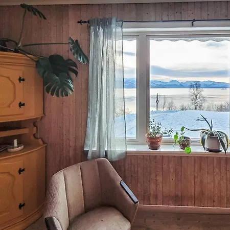 5 Bedroom Cozy In Holiday home *