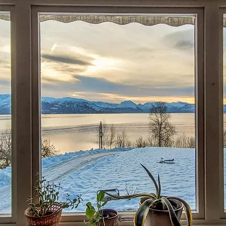 Holiday home 5 Bedroom Cozy In *