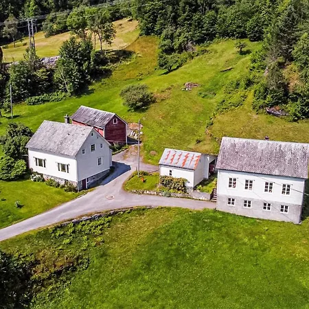 5 Bedroom Gorgeous Home In Strandebarm Сasa de vacaciones